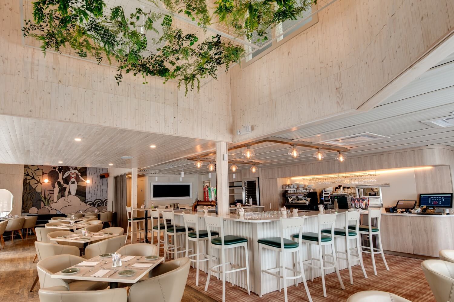 Nous vous accueillons chez nous…   L’ambiance...